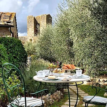 فندق Hotel Monteriggioni 4*