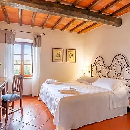 Hotel Monteriggioni فندق 4*
