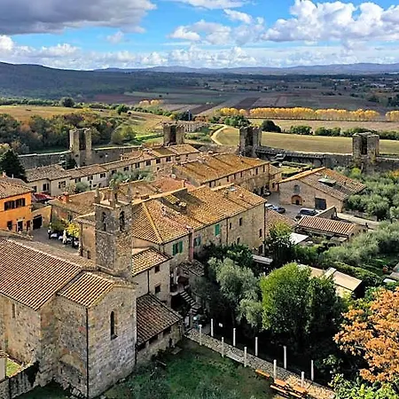 فندق Hotel Monteriggioni