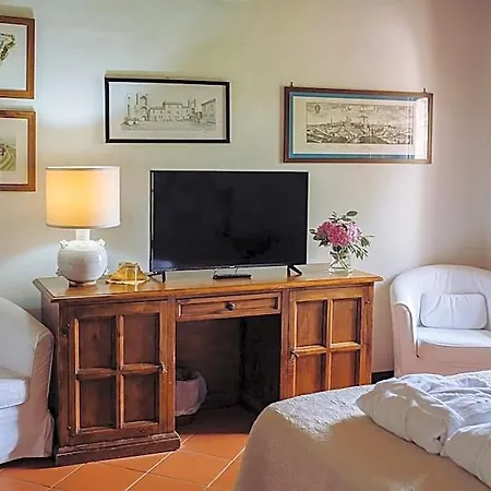Hotel Monteriggioni فندق 4*